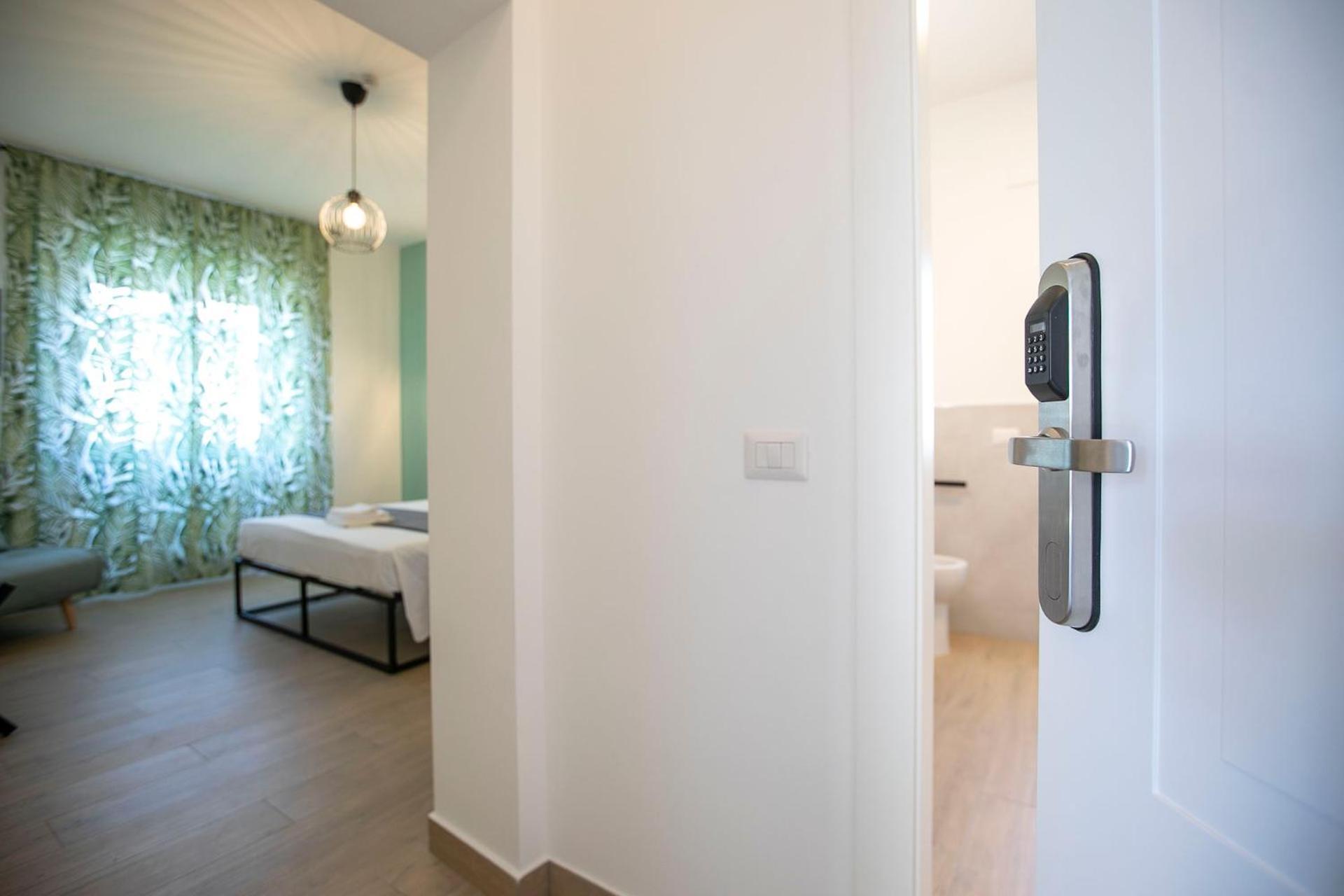 Domina Guest House Ф'юмічіно Екстер'єр фото